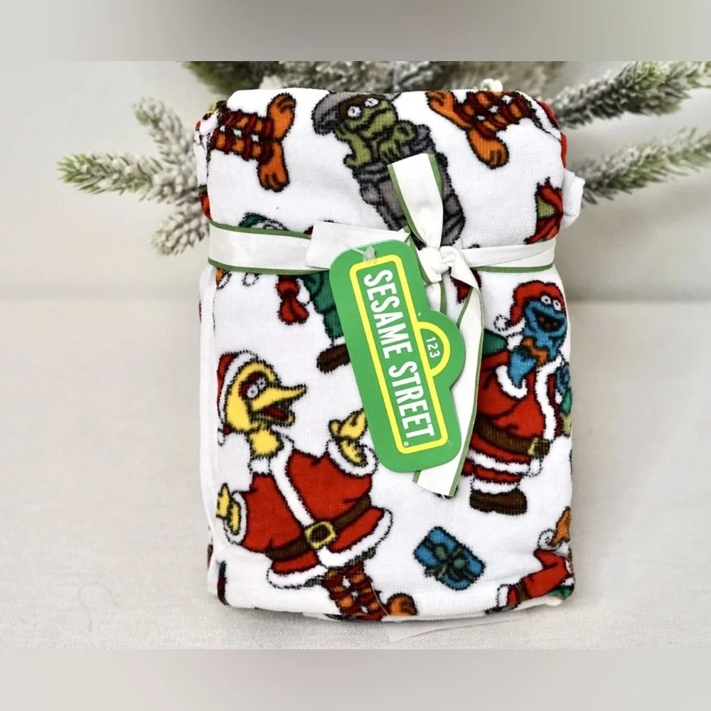 Sesame Street 2‎ Hand Towels Cookie Monster Elmo Big Bird Christmas 100% Cotton